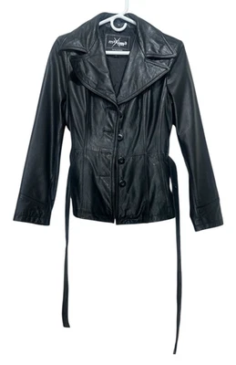 Chaqueta Blazer Máxima Wilson de Cuero con Cinturón Negra Mediana Motociclista Gótica Occidental  Foto 1 de 4