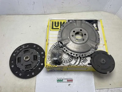 New Clutch Kit LUK Volkswagen Golf MK1 Jetta MK1 Vento 1.7 TD (OM1883) - Image 1 of 4