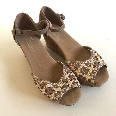 Sandalias de cuña informales Toms para mujer talla 7,5 beige de cuero tejido crema zapatos corcho Foto 1 de 4