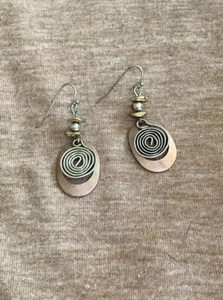 Dangle Earrings Mixed Metals Wire Spiral C79-54 - Picture 1 of 3