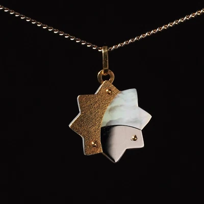 Colgante madreperla estrella de la suerte estrella oro amarillo y blanco italiano de 18 quilates vintage Foto 1 de 4