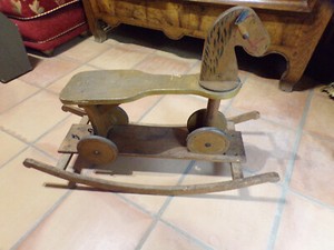 Ancien Cheval à Roulette En Bois - Jouet Vintage à Tirer - Occasion - Pièce De Décoration Rétro