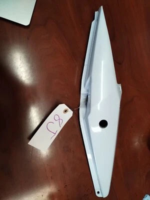 Carenado trasero izquierdo Kawasaki 2012 Versys blanco 36040-0096 Foto 1 de 4