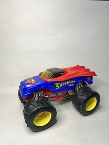 Hot Wheels Monster Jam Truck 2004 Superman 1:24 RARE MODEL - Picture 1 of 5