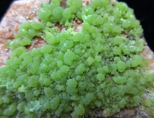 113g shining green pyromorphite crystals minerals specimens from China! - Picture 1 of 9