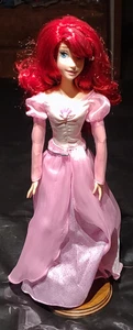 Disney Store Die kleine Meerjungfrau Arielle singende Puppe 16 Zoll und Ständer funktioniert - Bild 1 von 6