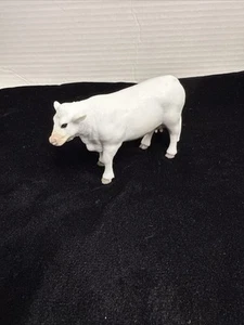 Big Country Farm Toys White Mama ordeñando vaca #8069. 4X2,5”. - Imagen 1 de 8