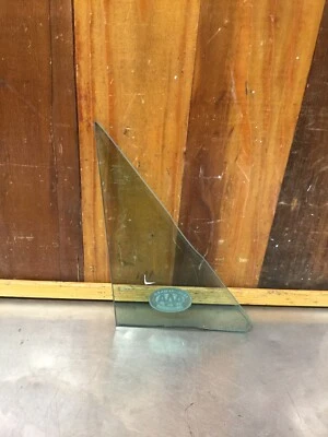 Fiat 124 Spider • Cristal ventana cuarto ventilación ala original, izquierda. Usado. KF263 Foto 1 de 4