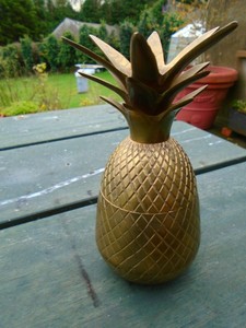 VINTAGE BRASS PINEAPPLE JAR / TRINKET BOX