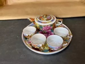 Bellissimo mini set da tè orientale, teiera con coperchio e 4 tazze rosa floreale con oro - Foto 1 di 9