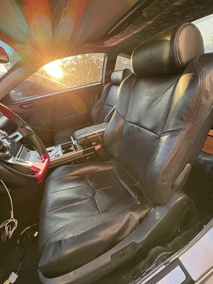 2006 G35 Coupe 黑色皮革乘客和司机座椅 — 第 1/4 张图片