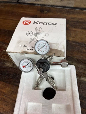 Regulador Doble Calibre Kegco KC YH-762 NUEVO CAJA ABIERTA Foto 1 de 4