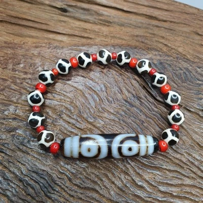 Antigua pulsera vintage antigua de cuentas de ágata tibetana indo del Himalaya patrón único Foto 1 de 4