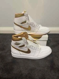 WMNS NIKE AIR JORDAN 1 RETRO HI OG 'METALLIC GOLD' -SIZE 11W US -BNIB -DEADSTOCK - Picture 1 of 8