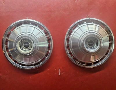 Chevrolet Corvair Monza 1964 y 1975 tapacubos 13" par de cubiertas de rueda Foto 1 de 4