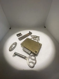 Möbelschloss Antik Schloss Schlüssel Riegel Rosette - Bild 1 von 1