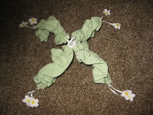 Baby Crib Mobile Hanging Top Daisies Green White Yellow - Picture 1 of 1
