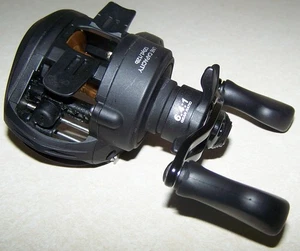Carrete de pesca Lews Classic CSS1H carrete de velocidad baitcast 5 rodamientos 6,4:1 relación de transmisión B - Imagen 1 de 11