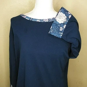 Lusofie 3/4-Ärmel marineblau Top mit Blumenbesatz - XL - EUC - Bild 1 von 7
