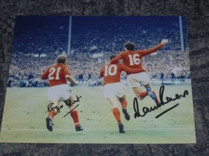 ROGER HUNT & MARTIN PETERS -1966 CUP - 10x8 PHOTO SIGNED. - Picture 1 of 1
