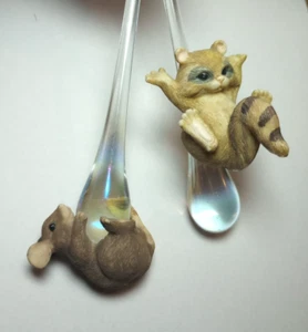 2 adornos vintage de lágrima iridiscente mapache y ratón - Imagen 1 de 7