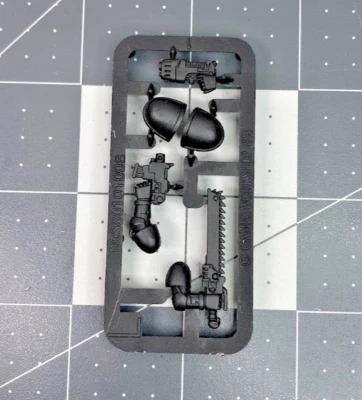 3rd Ed. 40K SERGEANT ASSAULT SPACE MARINE Sprue #2 plasma chainsword GW '98 BD25 - Image 1 of 2