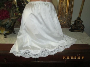 VTG ADONNA WHITE NYLON HALF SLIP PETTICOAT WIDE LACE TRIM PLUS SIZE 1X LINGERIE - Picture 1 of 5