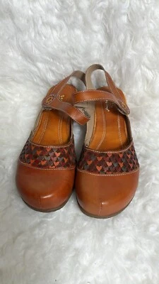 Spring Step, tan with heart and flower details, clogs. NWT, size 40/9.5. - Image 1 of 4