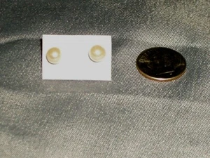 Women's Fashion Pierced Earrings Petite Simulated Pearls New Without Tags - Picture 1 of 2