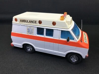 Vintage Matchbox Super Kings Dodge Van Ambulance Lesney Diecast Escala 1:43 - Imagem 1 de 4