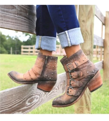 Botas Liberty negras con hebilla corta $280 7 Foto 1 de 4