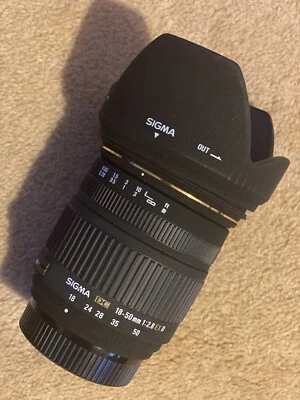 Sigma DC 18-50mm F2.8 AF EX Zoom Lens Nikon Hood Lens Caps & Case - Image 1 of 4