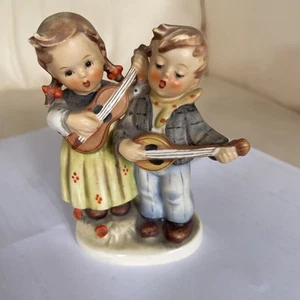 GOEBEL HUMMEL 150/0 GIRL WITH GUITAR AND BOY WITH BANJO - Picture 1 of 4