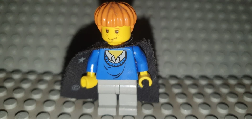 Lego hp034 Harry Potter Figur Ron Weasley mit Cape Umhang aus Set 4722 exclusiv - Bild 1 von 1