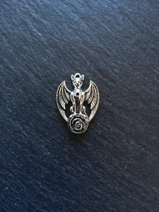 40 Geflügelte Katze Wasserspeier mit Rose Charms Antik Silberfarben 27x19mm UK - Bild 1 von 5
