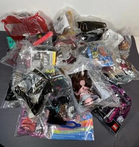 McDonalds Happy Meal Spielzeug SET Batman König der Löwen Lilo & Stitch Lego Disney Pixar - Bild 1 von 11