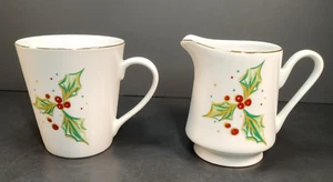 Set tazzine da caffè e crema a tema natalizio foglie di agrifoglio e bacche bordo oro - Foto 1 di 15