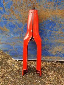 Honda C50 C70 C90 fork legs - red