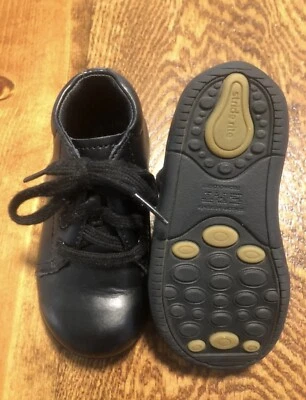 Zapatos de vestir Stride Rite de cuero negro (niño pequeño talla 6) Foto 1 de 4