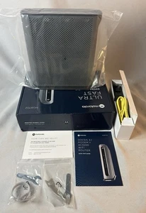 Motorola MG8702 DOCSIS 3.1 Cable Modem with AC3200 Dual-Band WiFi Router - Photo 1/7