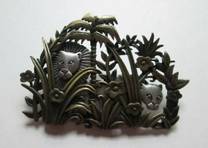 JJ Pewter Lions in Jungle Pin - Picture 1 of 2