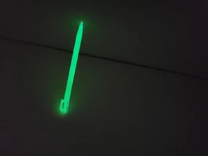 NEW " GLOW IN THE DARK " Stylus Pen for Nintendo DSi or DS Lite U8 - Picture 1 of 1