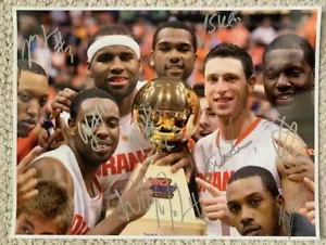 SYRACUSE ORANGE 2009-10 SIGNED 9x12 TEAM PHOTO+COA SIGNED BY 8 PLAYERS - Picture 1 of 3