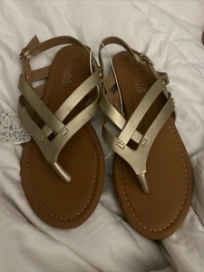 Mudd Sz 8 Gold Thong Slingback Sandals 🩴 NWT Flat - Picture 1 of 5