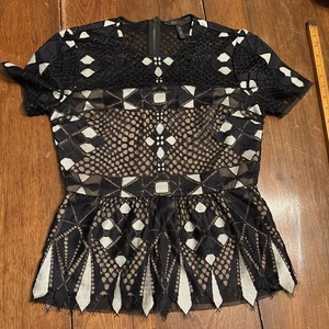 BCBG MAXAZRIA Blusa nera Celeste in pizzo a rete di peplo taglia S - Foto 1 di 7
