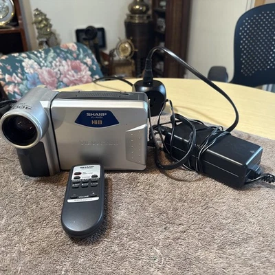 Sharp Viewcam VL-AH151 Hi 8 8mm Video Camcorder - Image 1 of 4