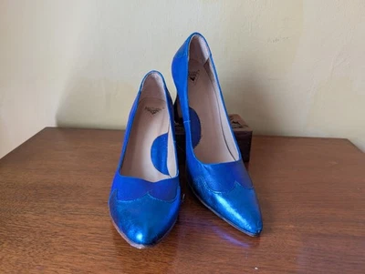 Bomba Fluevog Personalizada Big Presence Desmond Talla 8.5 Azul Lino Cuero Metálico Foto 1 de 4