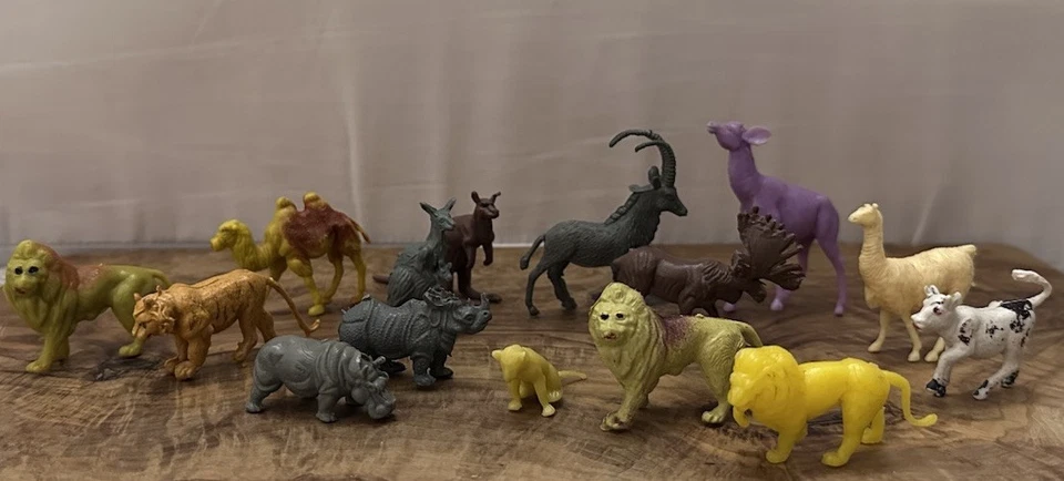 Lot Of 15 Vintage Plastic Animal Figures Lions Tiger Rhino Plus - Image 1 of 4
