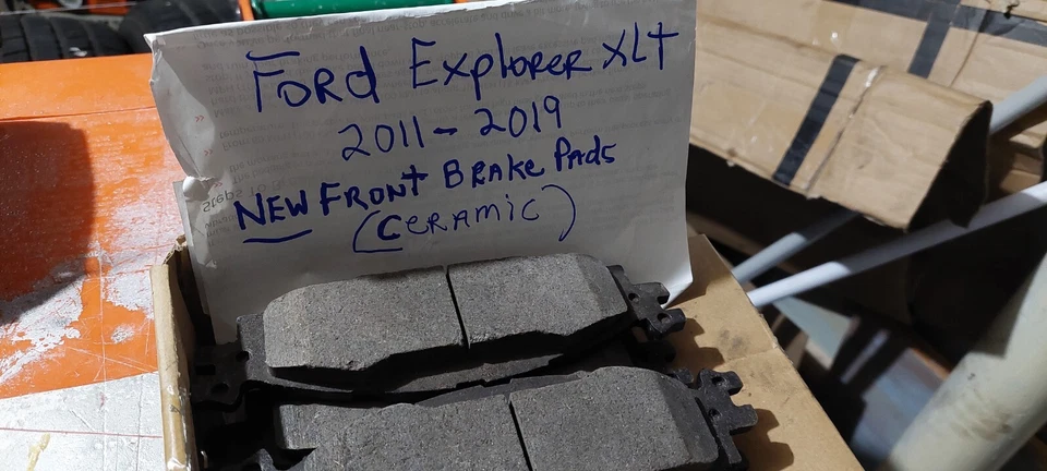Pastillas de freno delanteras y rotores nuevos para Ford Explorer XLT 4x4 Foto 1 de 1