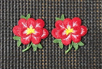 Vintage RED FLOWERS Floral Plants Petals Garden Embroidered Sew-On Patches - Image 1 of 2